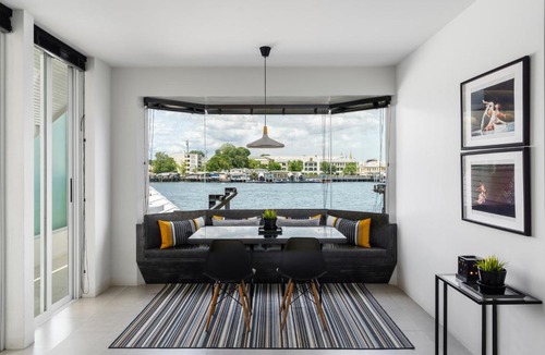 Siriraj Hotel | Theatre Residence