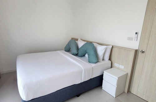 Na Kluea Villa | This premium villa, situated just 200 meters from the coast and convenience.n