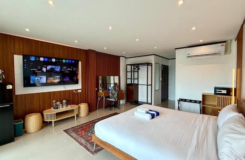 Patong House | Time Out Beachfront Suites