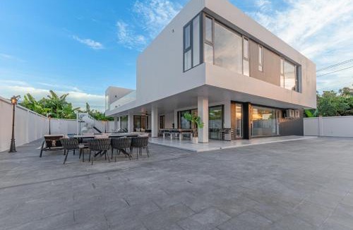 Na Kluea Villa | TML-6 bedrooms-independent swimming pool and Luxury KTV room and fitness area and pool table