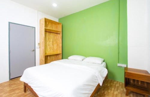 Thung Maha Mek Hostel | Tom Guest House ทอมส์ เกสต์เฮ้าส์