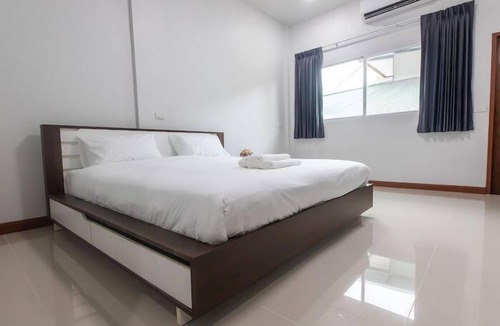 Sam Wa Tawan Ok Hotel | Tonsoi Hathairat