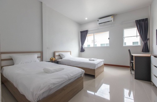 Sam Wa Tawan Ok Hotel | Tonsoi Hathairat