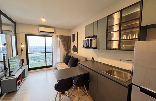 Phasi Charoen Condo | Top-Floor Condo Next to MRT Blue Line, Near Malls, Pool, Gym & Quiet Living