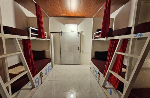 Santuk Hostel | Top Views Retreat