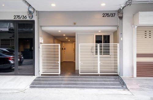 Ratchathewi Apartment | Townhouse 37 in Pratunam Bangkok Soi Ratchaprarop 10