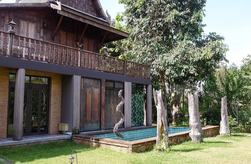Lat Krabang Villa | Traditional Thai Wood House based Modern Villa Resort w/Garden