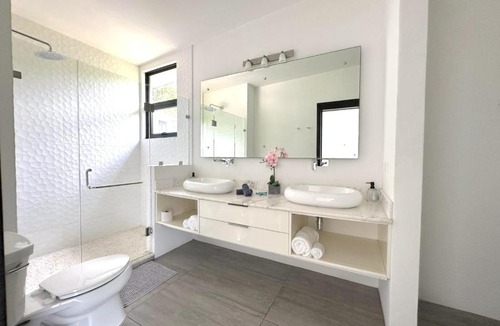 Paradise Bay House | Trendy Loft House - Private Pool - Ocean View - Santa Cruz