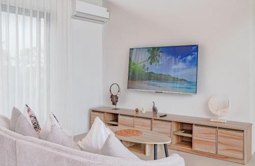 Lamai Villa | Tropical 3BR Infinity Pool Villa with Quite Space Private Garden & Sun Deck