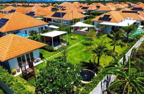 Hua Hin Apartment | Tropical Family Villa with Pool Garden ML103