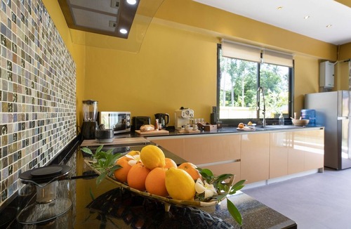 Thong Krut Villa | Tropical tranquility in Samui.3 Bedroom villa with private pool. Baan Putahracsa