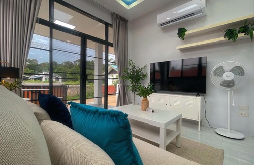 Ubon Ratchathani Villa | Ubon Hide Away - Brand New Private Villa - Walk to Lake - Pet Friendly