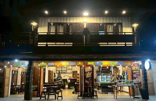San Kamphaeng House | Uncle Matts Cafe and Chill