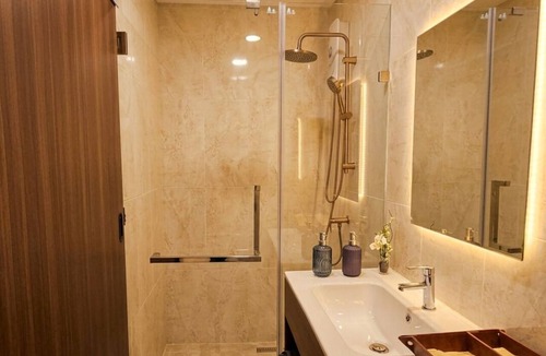 Thanon Phetchaburi Hotel | URBAN VIBE BANGKOK