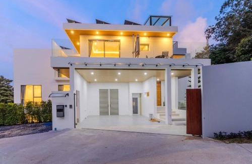 Rawai House | V255 Huge Brand-New 7BR Pool Villa Rooftop View