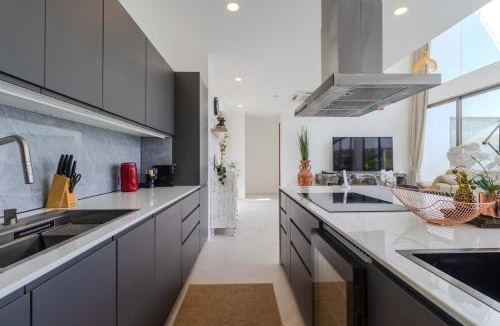 Rawai House | V255 Huge Brand-New 7BR Pool Villa Rooftop View