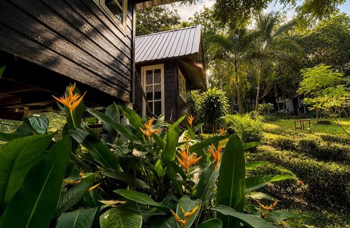 Bai Lan Hotel | Vanara Bungalows