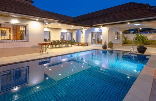 South Pattaya House | "Villa Bos" mit 5 Schlafzimmern by Interhome
