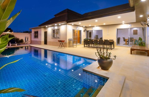 South Pattaya House | "Villa Bos" mit 5 Schlafzimmern by Interhome