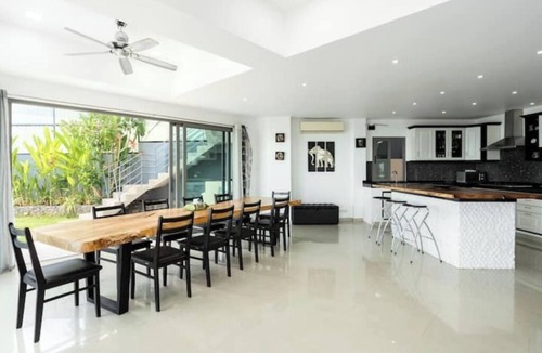 Bophut House | Villa Fleurie - Luxury 5 Bedrooms with Infinity Pool
