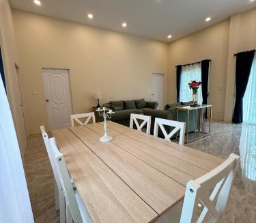 San Pa Thong Villa | Villa Lacroix 2 BR 2 Bathtub Organic Farm