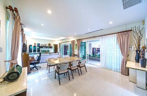 Rawai Villa | Villa One Rawai Grand 4BR Free solar electricity
