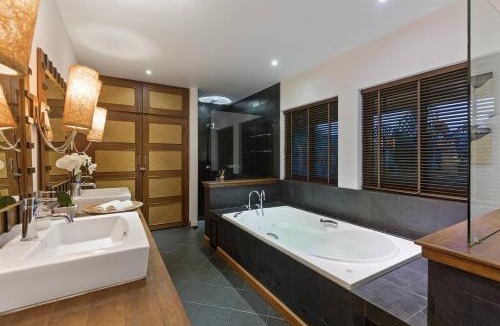 Nonthaburi House | Villa Sabai - 3 Beds Sea View