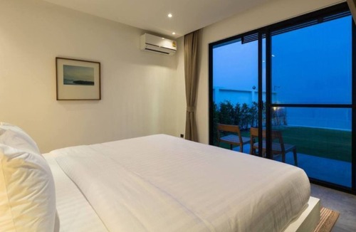 Thong Krut Villa | Villa Thansamaay - 7 bedrooms beachfront villa