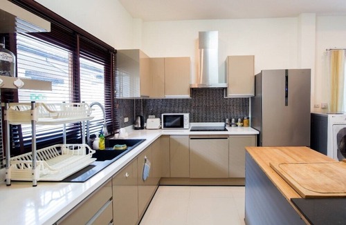 Krabi Villa | Villa with spacious garden, modern kitchen, fine interior, barbecue grill