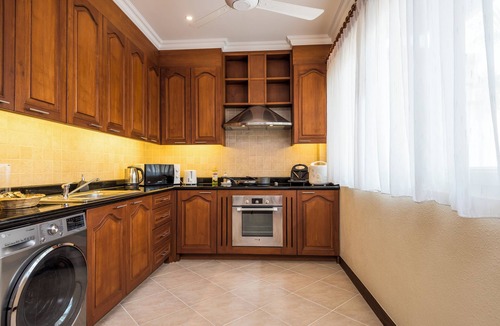 Jomtien Villa | Village Austria - Luxury 3BR private pool villa Pratamnak Soi 5 -50m to beach
