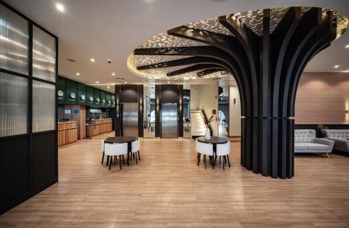 Ratchathewi Hotel | VIX Bangkok at Victory Monument