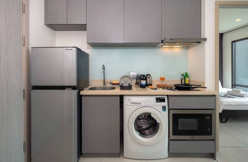 Sukhumvit Apartment | Wander | Skyline Balcony 19F | Full Kitchen | 5min to BTS