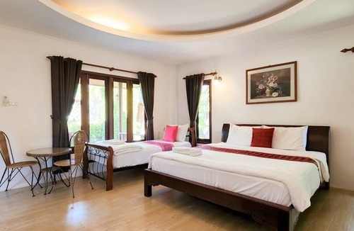 Pranburi Hotel | Waterside Resort