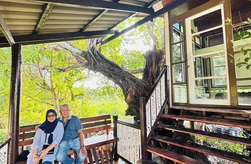 Thap Yao House | Waterside Thai House, 10 minutes from Airport .