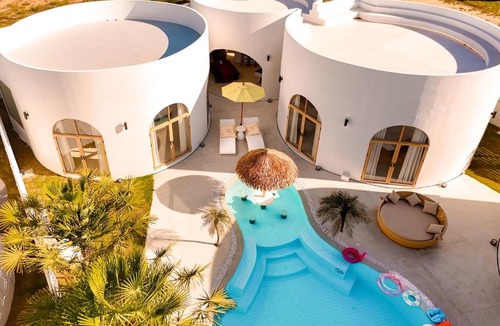 Bang Sare Villa | White Curve Villa