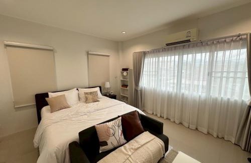 Chanthaburi House | White Haven - Homestay for Ladies, Couple, Family