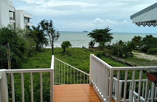 Chakphong Villa | White House Mountian Beach Resort