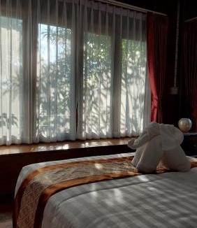 Chom Bueng House | Why Worry Homestay & Café