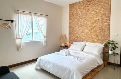 Chumphon House | Willow Pillow