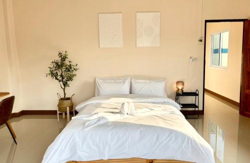 Chumphon House | Willow Pillow