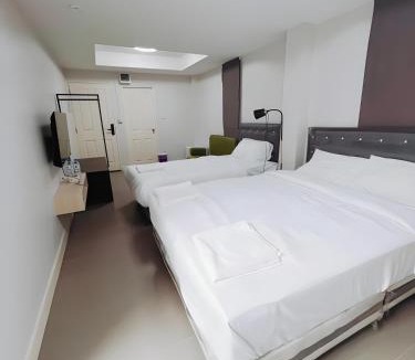 Wang Burapha Phirom Apartment | XxMitr Inn The Grand Palace Bangkok - Mrt Samyot Station