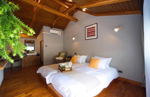 Chang Phueak Hotel | Yellow Pillow Village