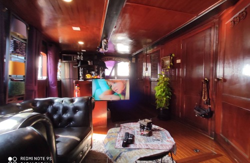 Phra Borom Maha Ratchawang Boat Rental | Your homestay on the Chao Phraya River in Bangkok, next to the Grand Palace