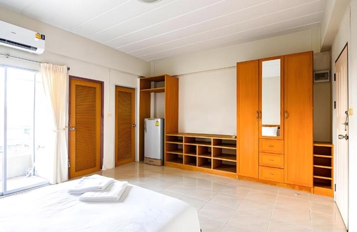 Lat Krabang Apartment | Yui Hotel