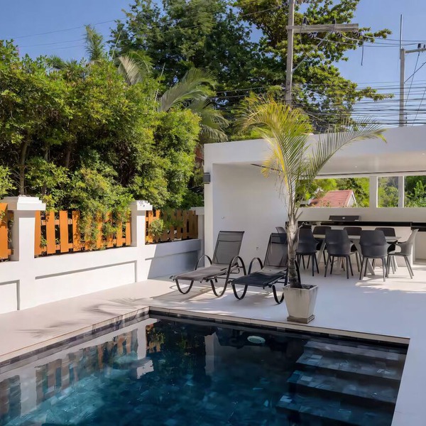 Spacious 4-bedroom Mansion with indoor pool table near Hua Hin City in Tambon Hua Hin