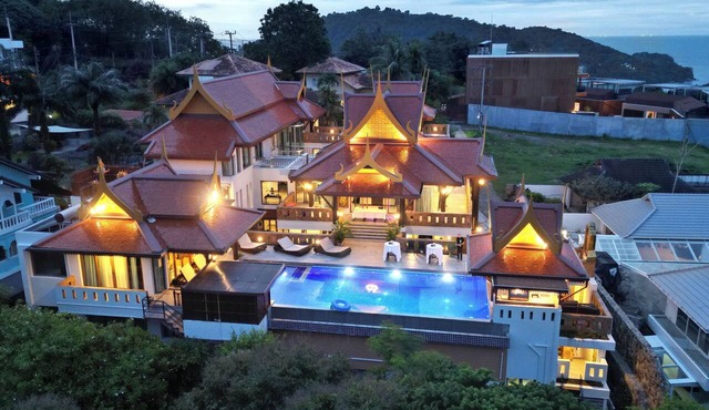 13-Bedroom Private Luxury Villa, Patong Phuket | Beach About 3 Minutes by Car in Patong