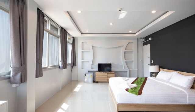 185 @ Surawong Hotel in Bangkok