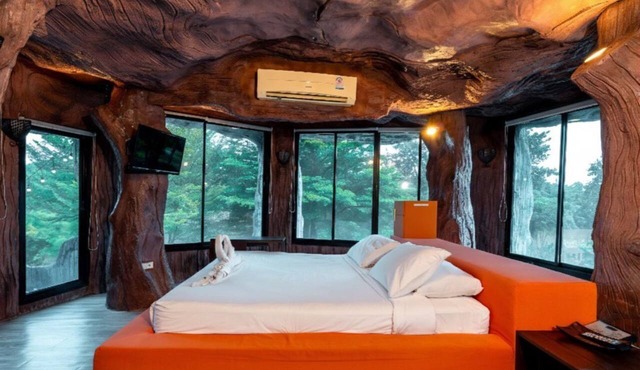 19 Degrees Resort