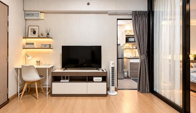 1BR High Floor Condo Phuket Old Town Center in Phuket