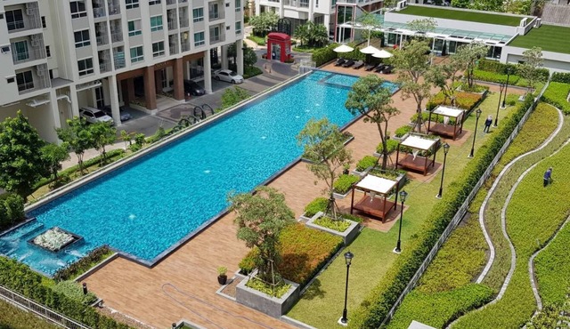 2 Bedroom Unit 1.5km from Thailand Cultural Center MRT (66.5 sqm)